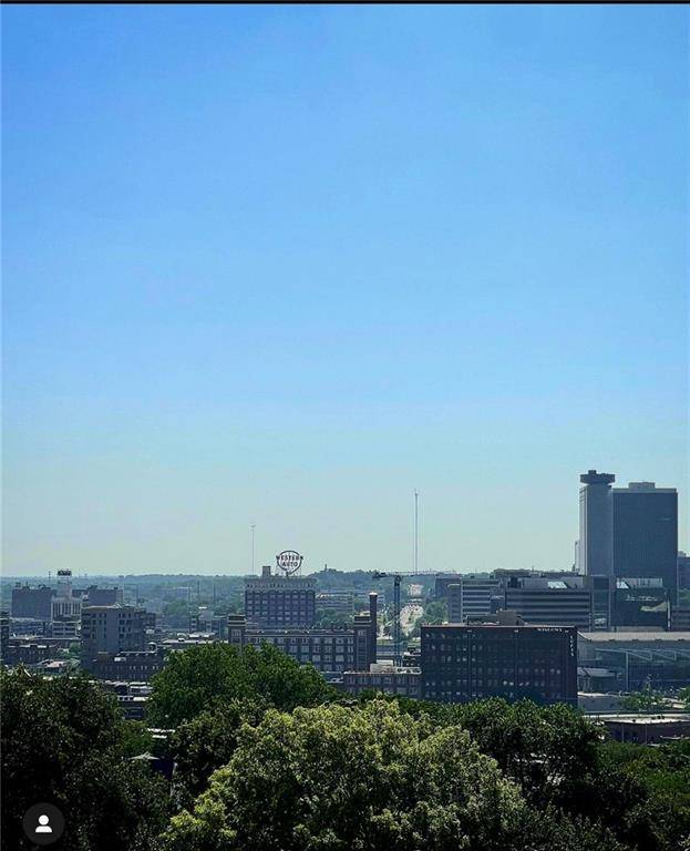 Kansas City, MO 64108,2111 Holly ST