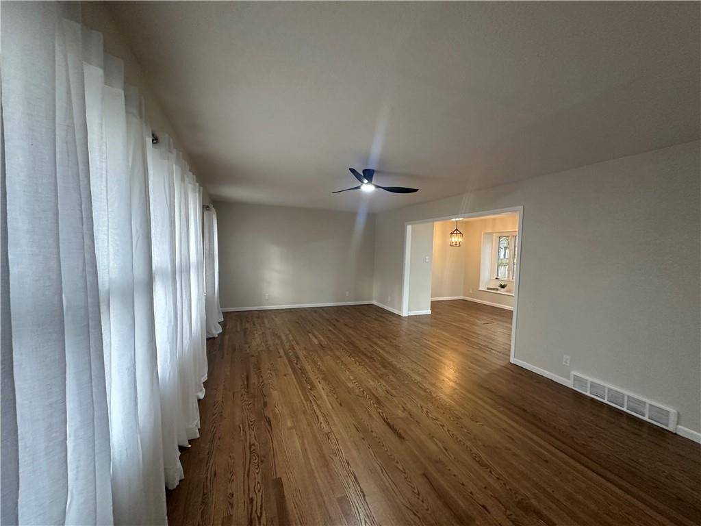 Independence, MO 64055,3521 Woodbury ST