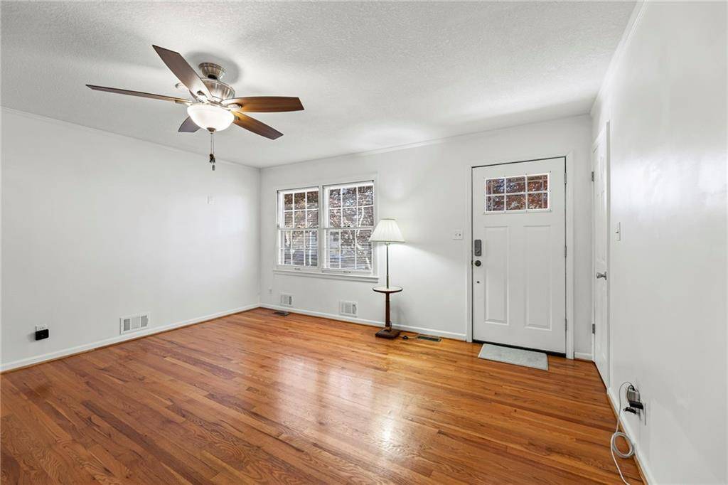 Kansas City, MO 64118,5248 N Flora AVE