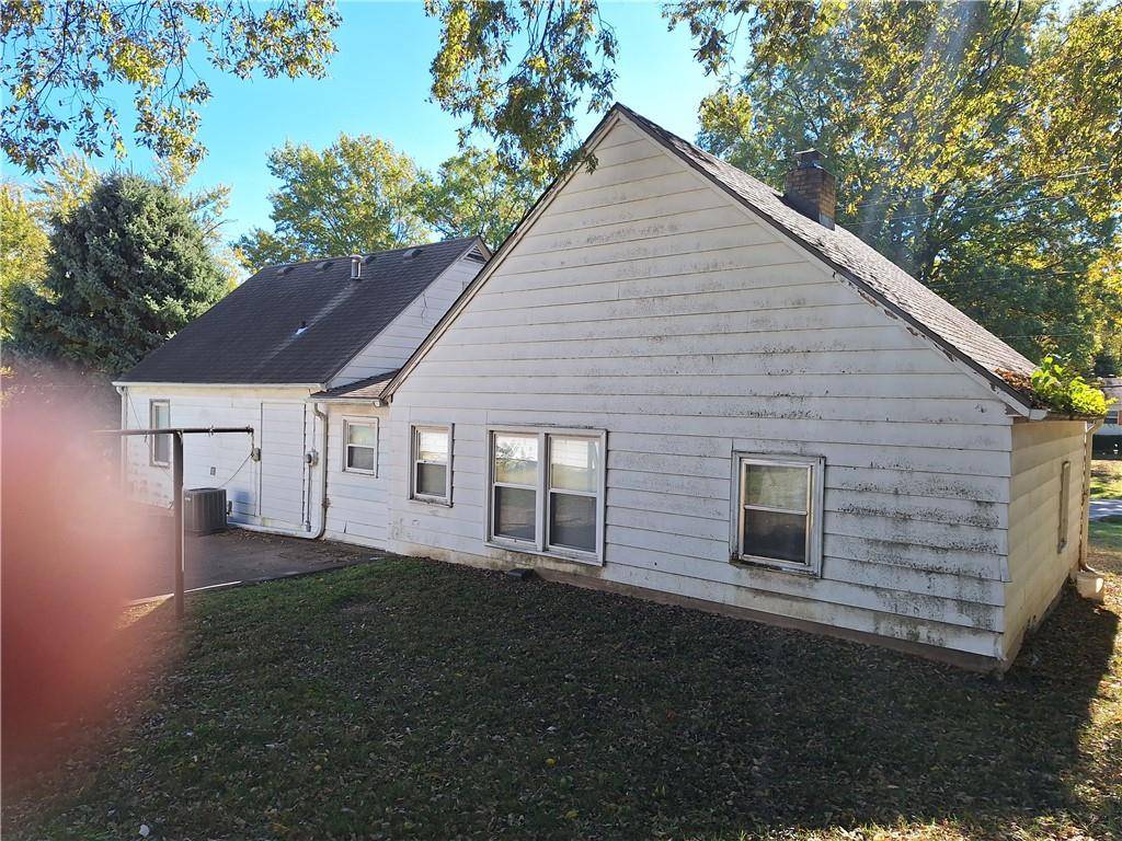 Independence, MO 64055,804 E Gudgell AVE