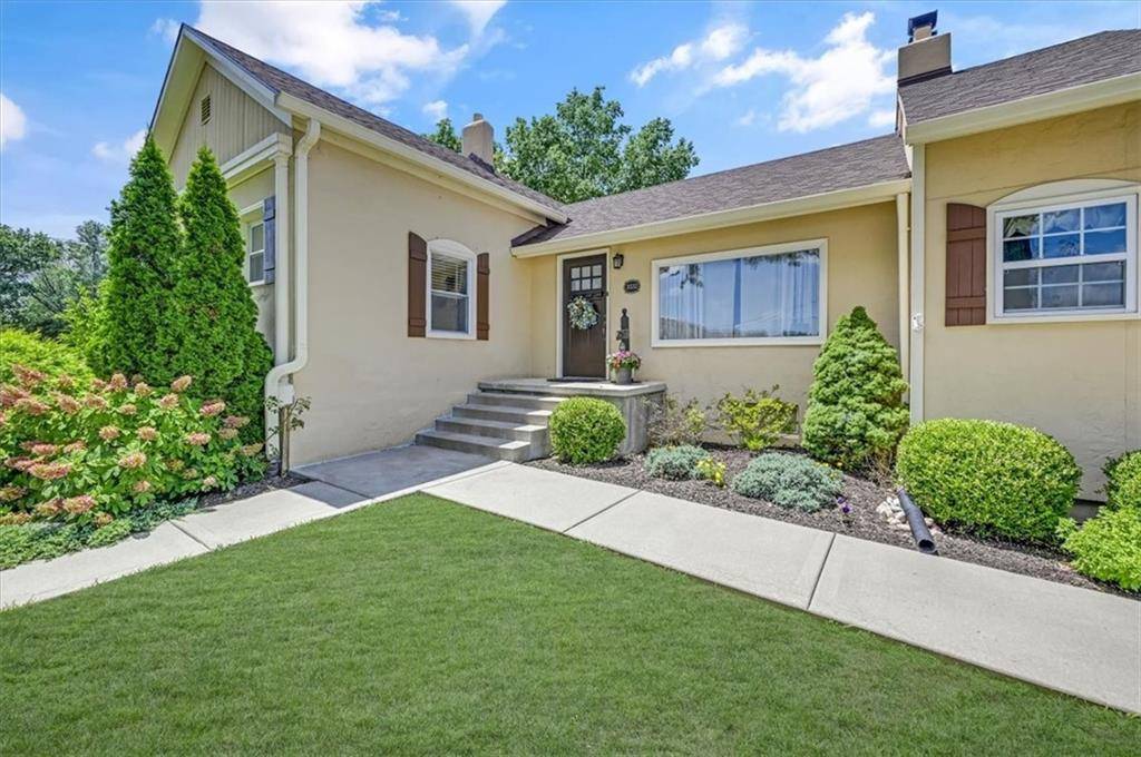 Leavenworth, KS 66048,3532 Lakeview DR