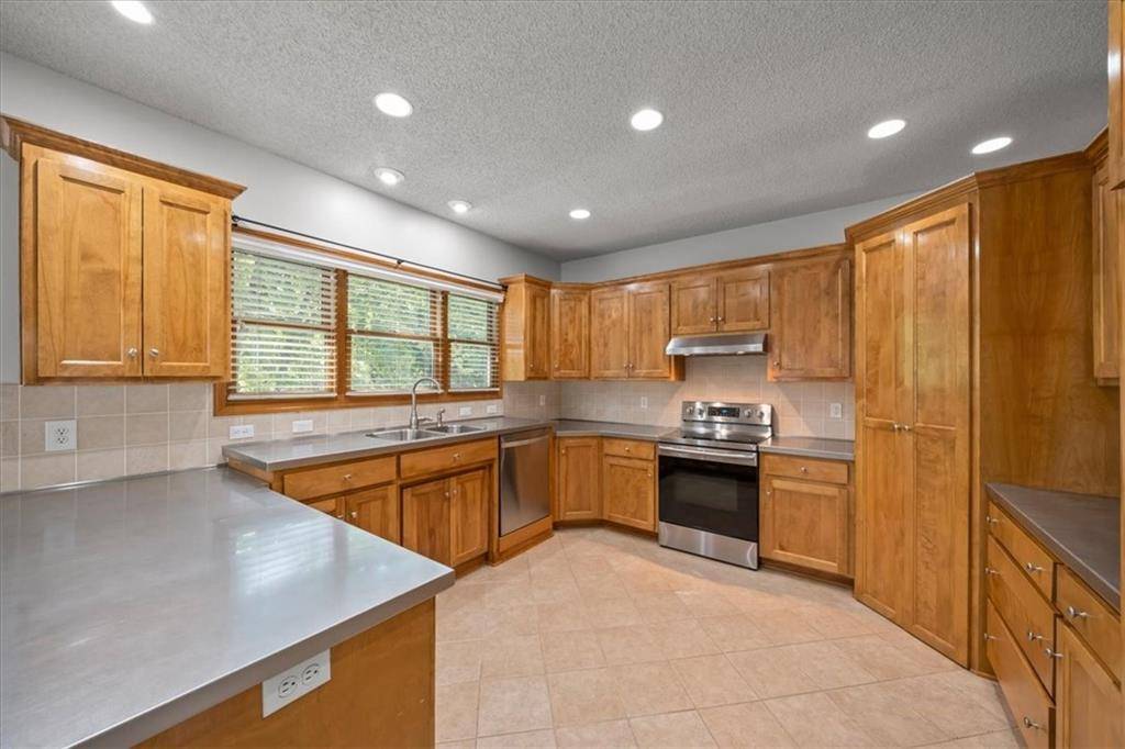 Liberty, MO 64068,1044 Silverleaf LN