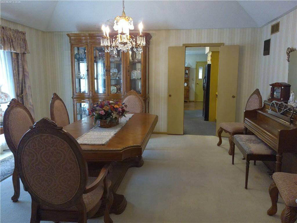 Paola, KS 66071,1102 Nakomis DR