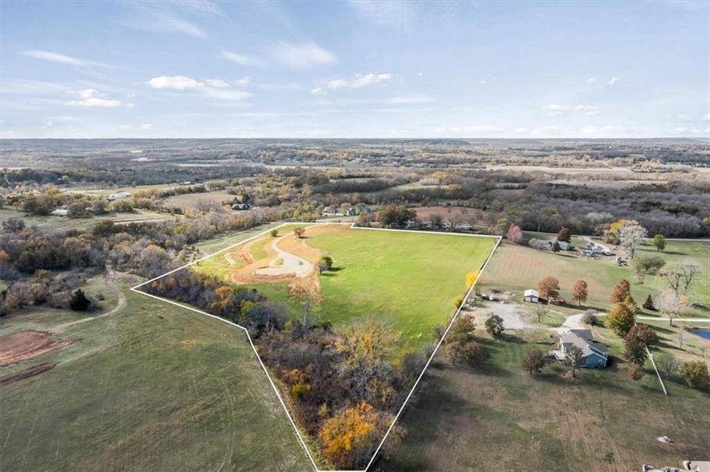 Lawrence, KS 66046,20 Acres M/L E 1700 RD