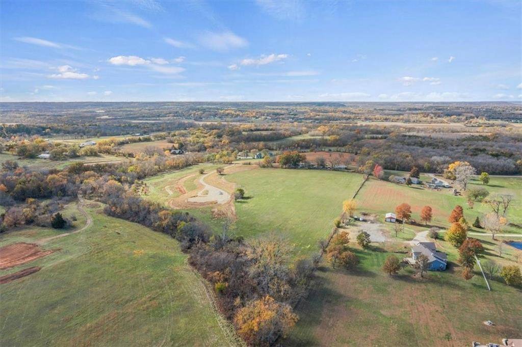 Lawrence, KS 66046,20 Acres M/L E 1700 RD