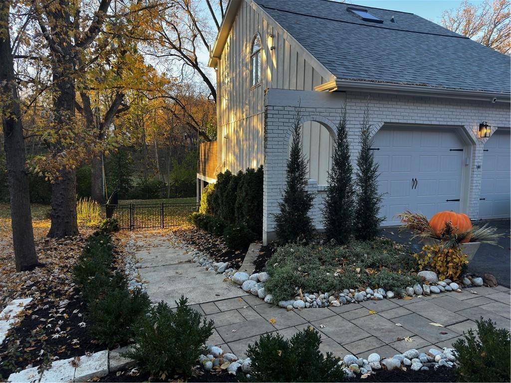 Fairway, KS 66205,3705 Shawnee Mission Pkwy