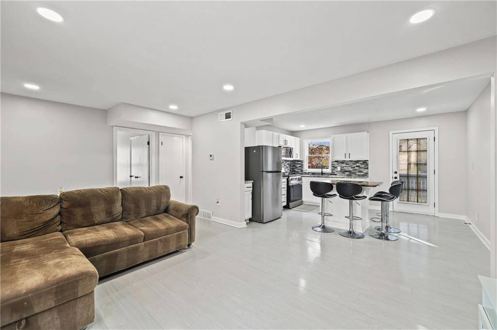 Shawnee, KS 66203,11637 W 68TH TER