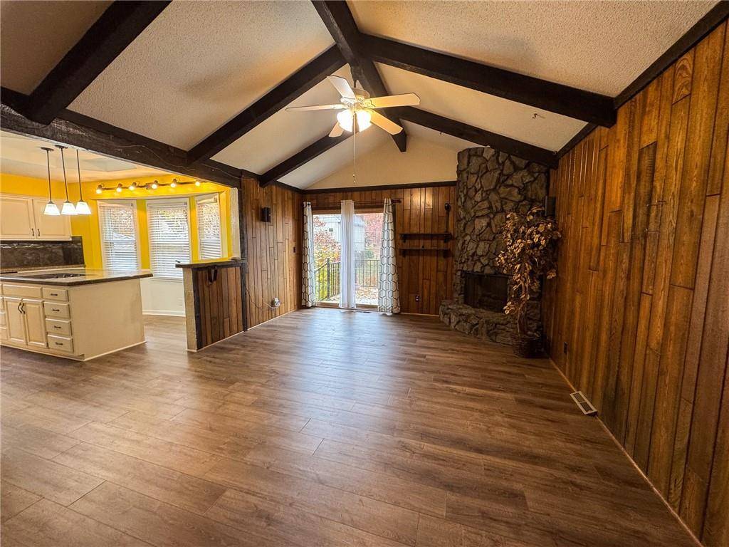 Lenexa, KS 66215,8011 Gillette ST