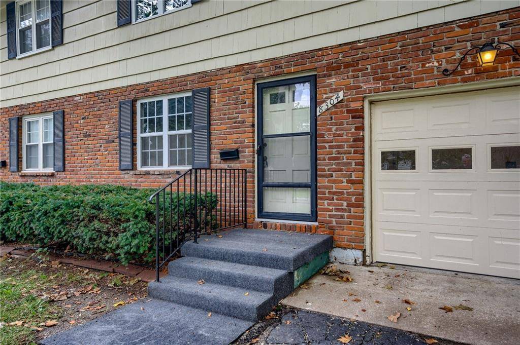 Overland Park, KS 66212,8304 Hemlock ST