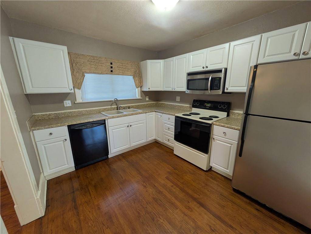 Independence, MO 64050,1416 W College ST