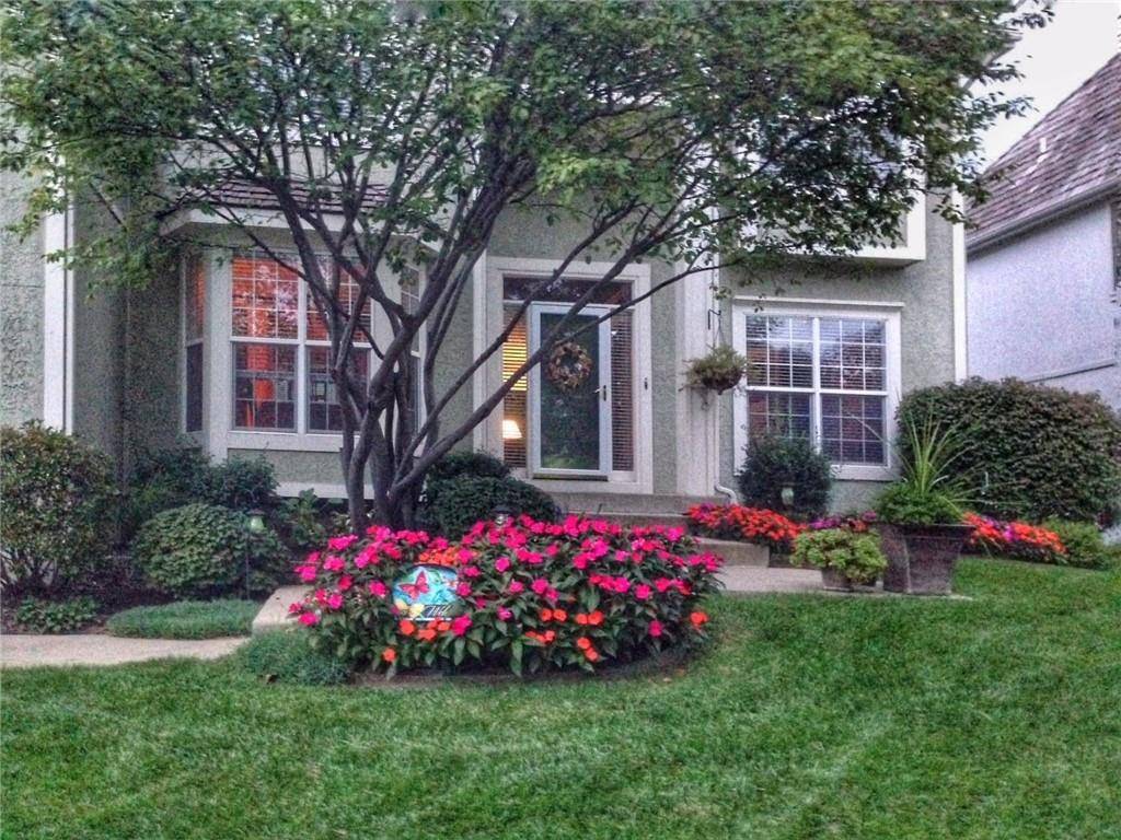 Lenexa, KS 66215,8528 Candlelight LN