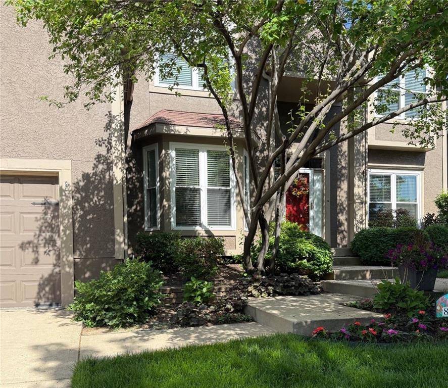 Lenexa, KS 66215,8528 Candlelight LN