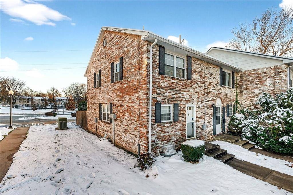 Overland Park, KS 66212,8347 Mackey ST