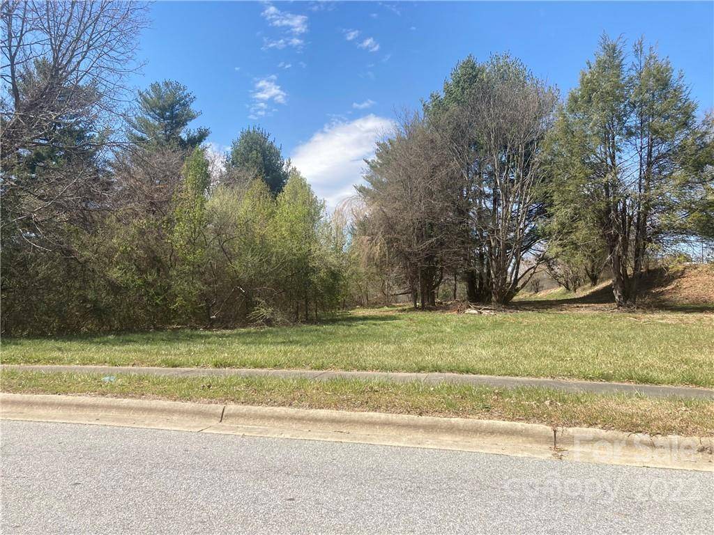 Hendersonville, NC 28792,999 Linda Vista DR