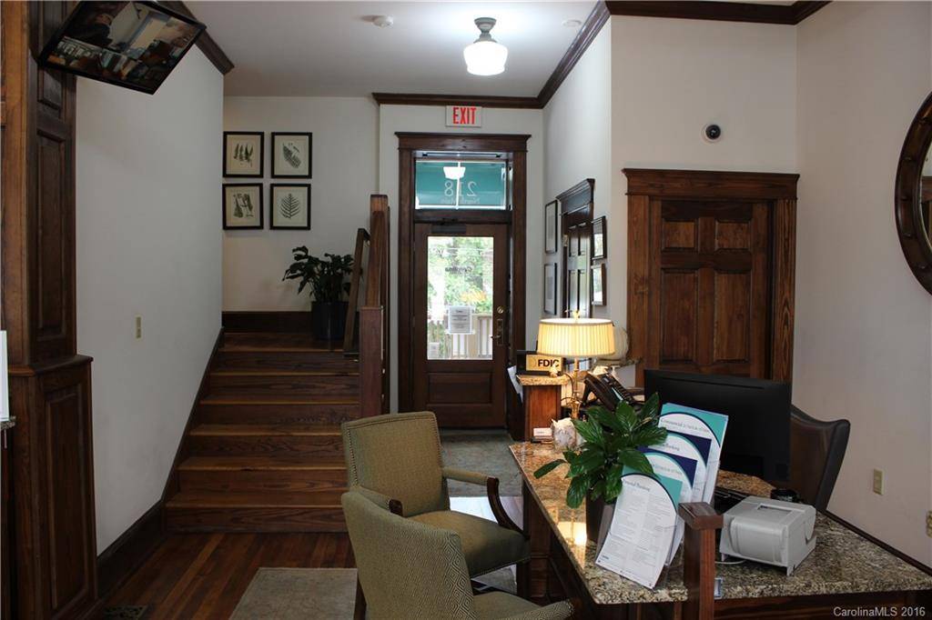 Hendersonville, NC 28792,218 N Main ST