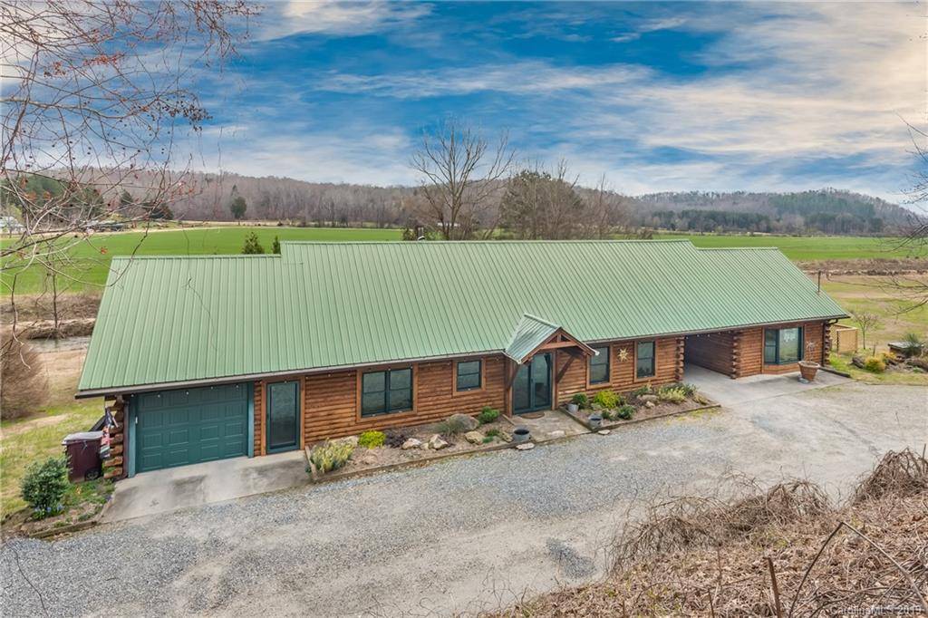 Tryon, NC 28782,5520 Hunting Country RD