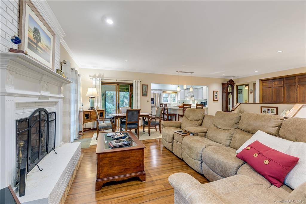 Lake Wylie, SC 29710,20 Quayside CT