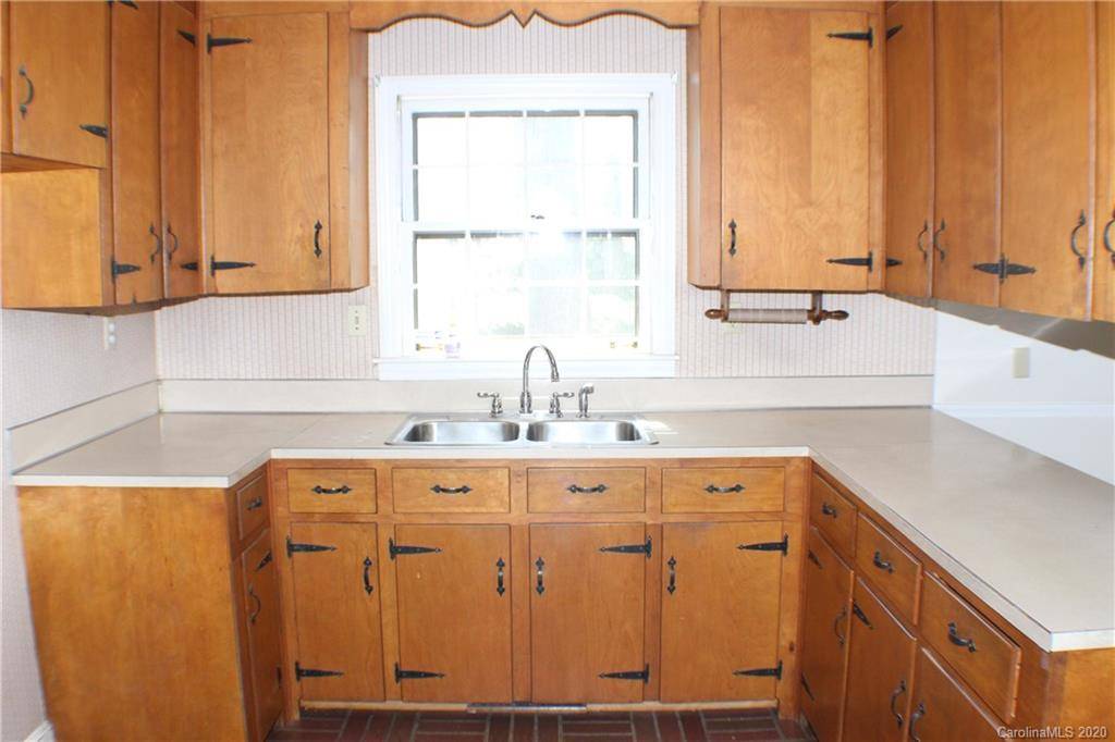 Charlotte, NC 28210,2220 Wensley DR