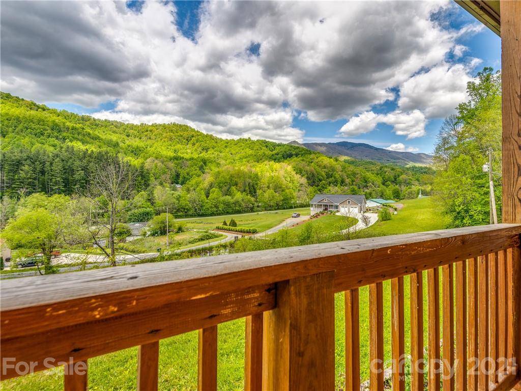 Sylva, NC 28779,292 Canter LN