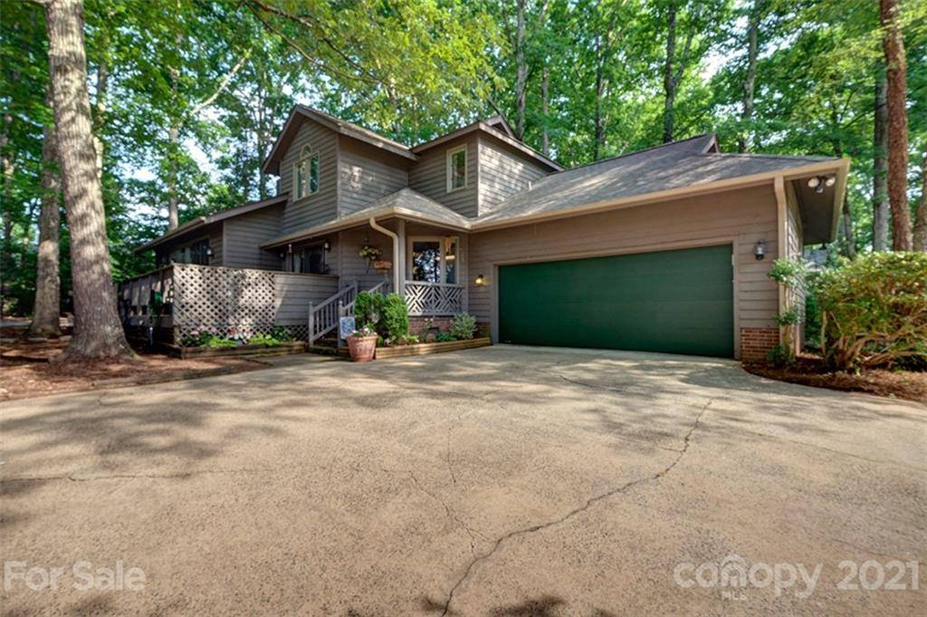 Lake Wylie, SC 29710,205 Forest Oak DR