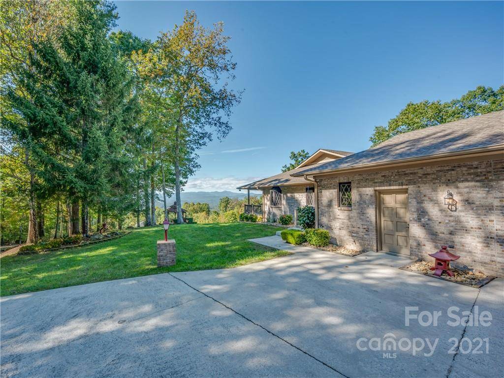 Hendersonville, NC 28739,173 Thrashing Rock DR