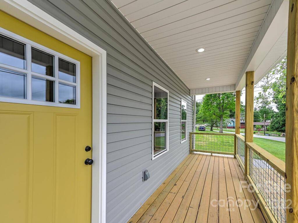 Candler, NC 28715,14 Oak Hill RD