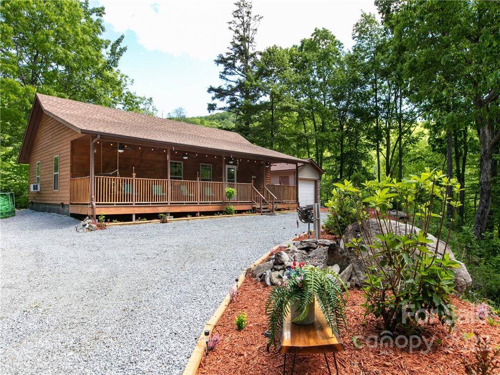 Hendersonville, NC 28792,1089 Old Mill RD