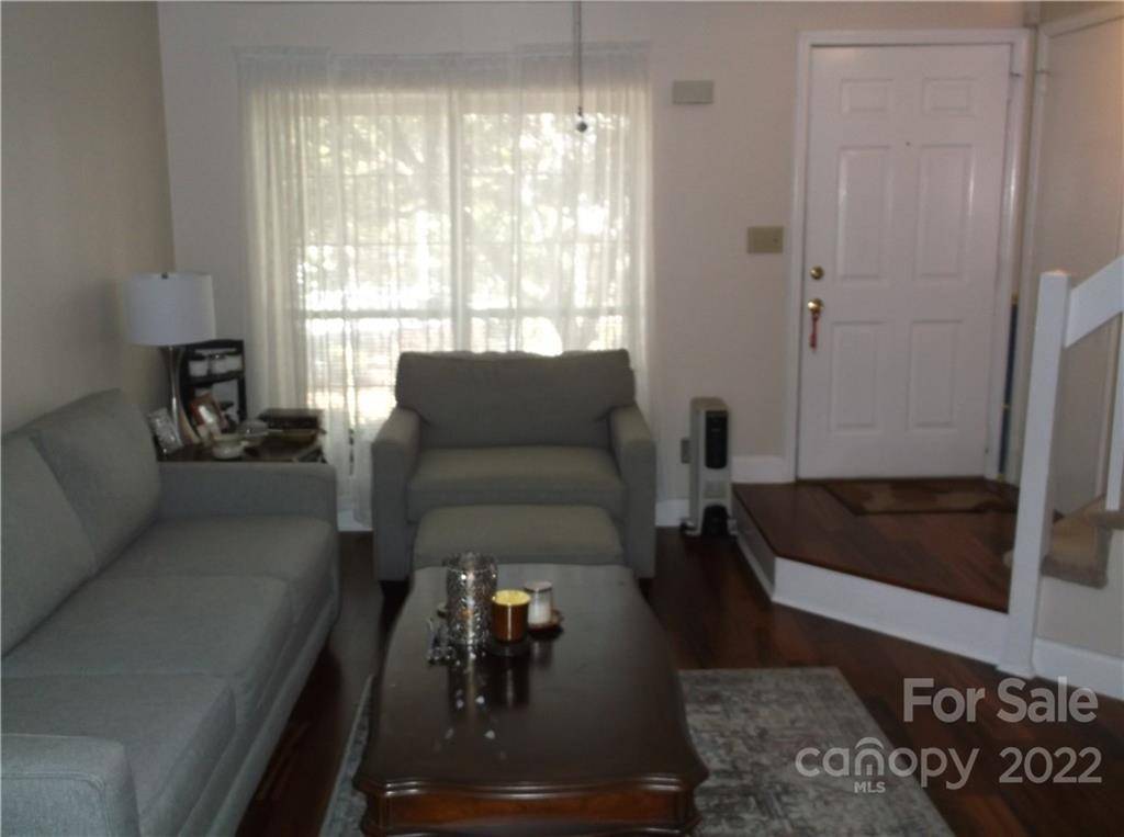 Charlotte, NC 28215,6338 Windsor Gate LN