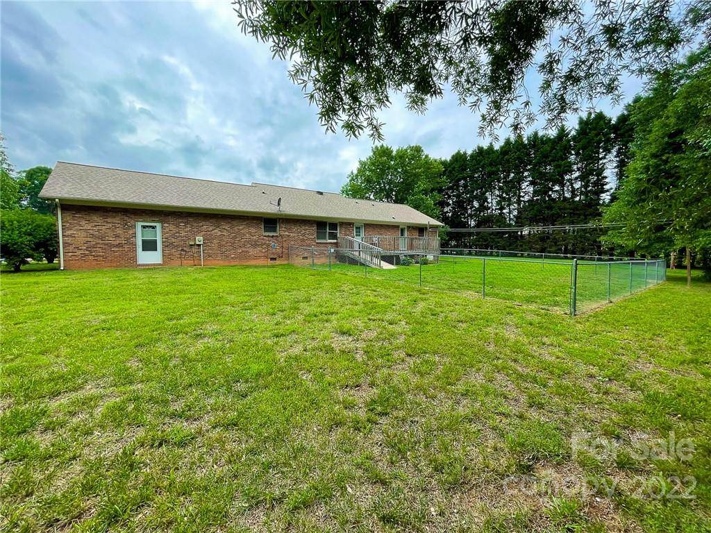 Dallas, NC 28034,105 Kelly DR