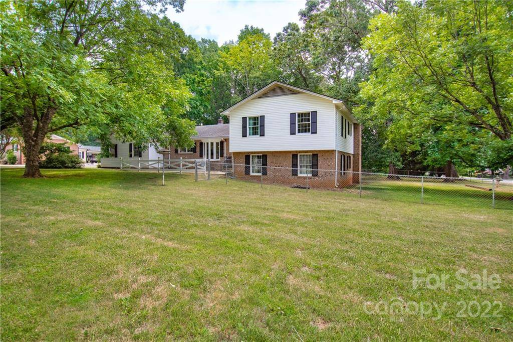 China Grove, NC 28023,1006 Hickory Grove LN