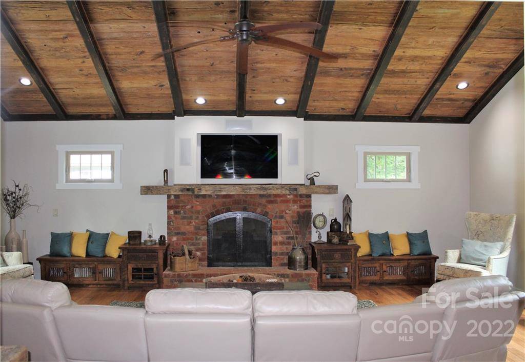 Hendersonville, NC 28792,62 Dorset LN