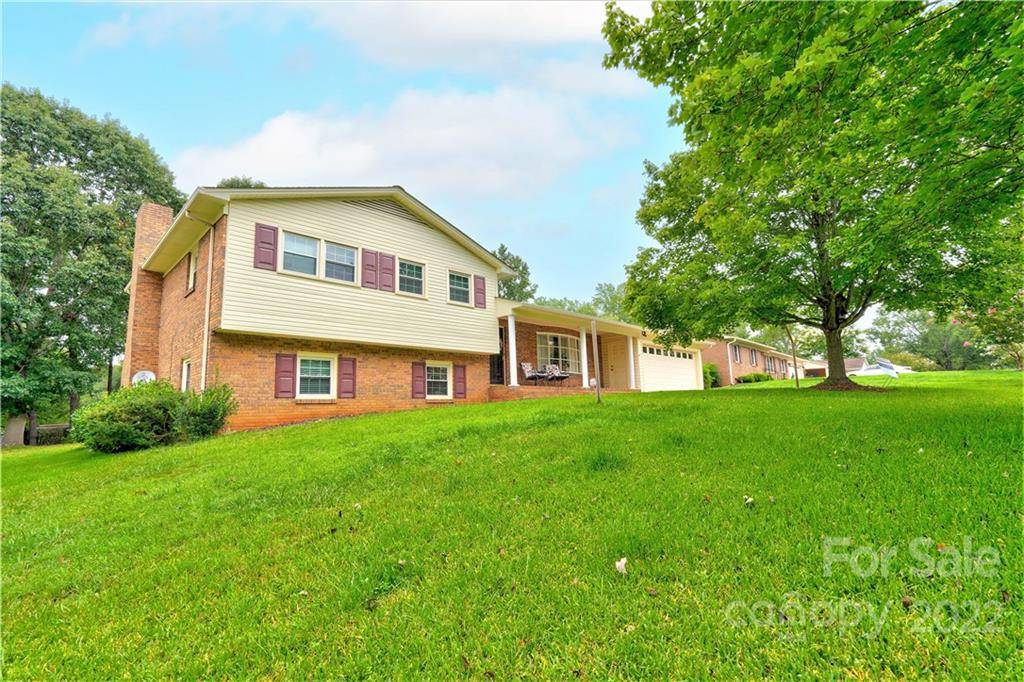 Shelby, NC 28152,916 Sarratt DR