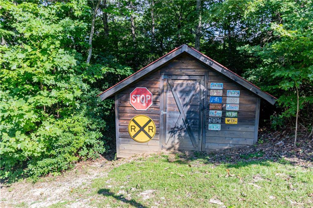 Little Switzerland, NC 28749,939 Pine Tree RD