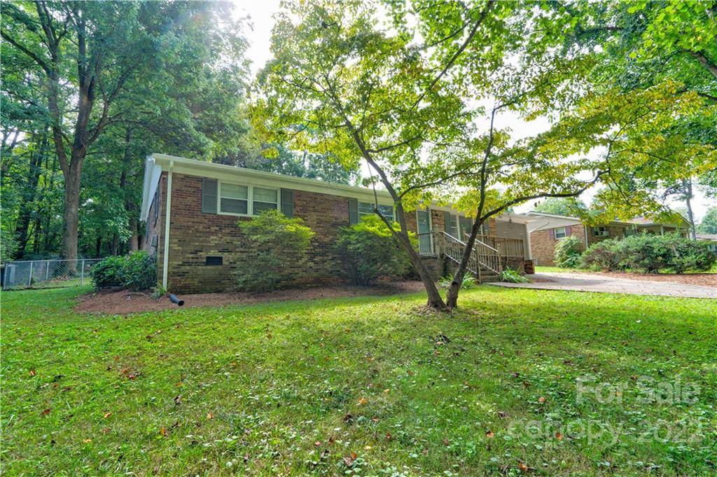 Gastonia, NC 28056,910 Honeywood LN