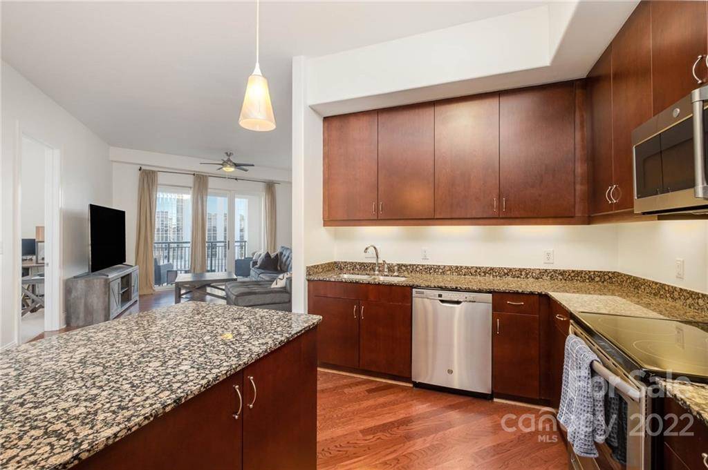 Charlotte, NC 28210,4620 Piedmont Row DR #604