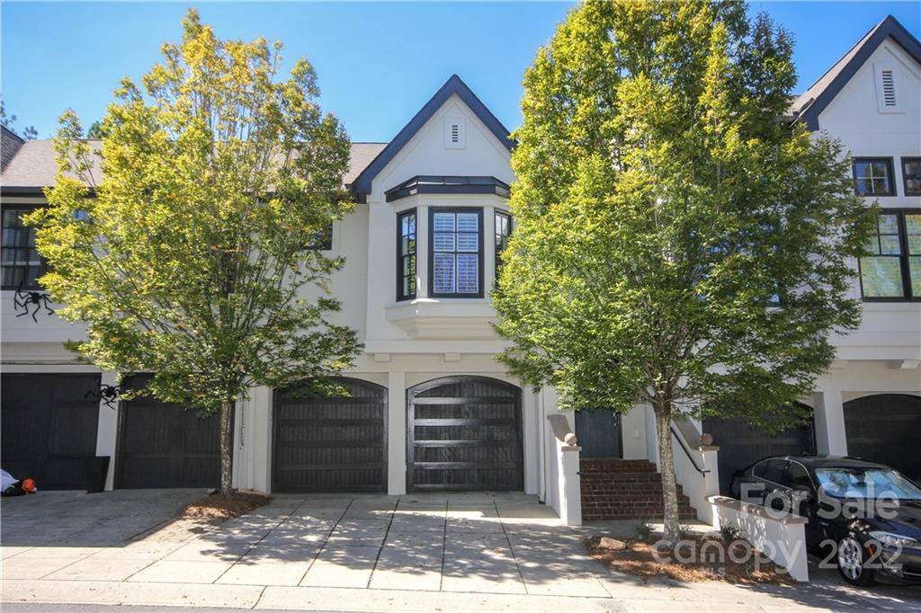 Charlotte, NC 28211,220 Wendover Heights CIR