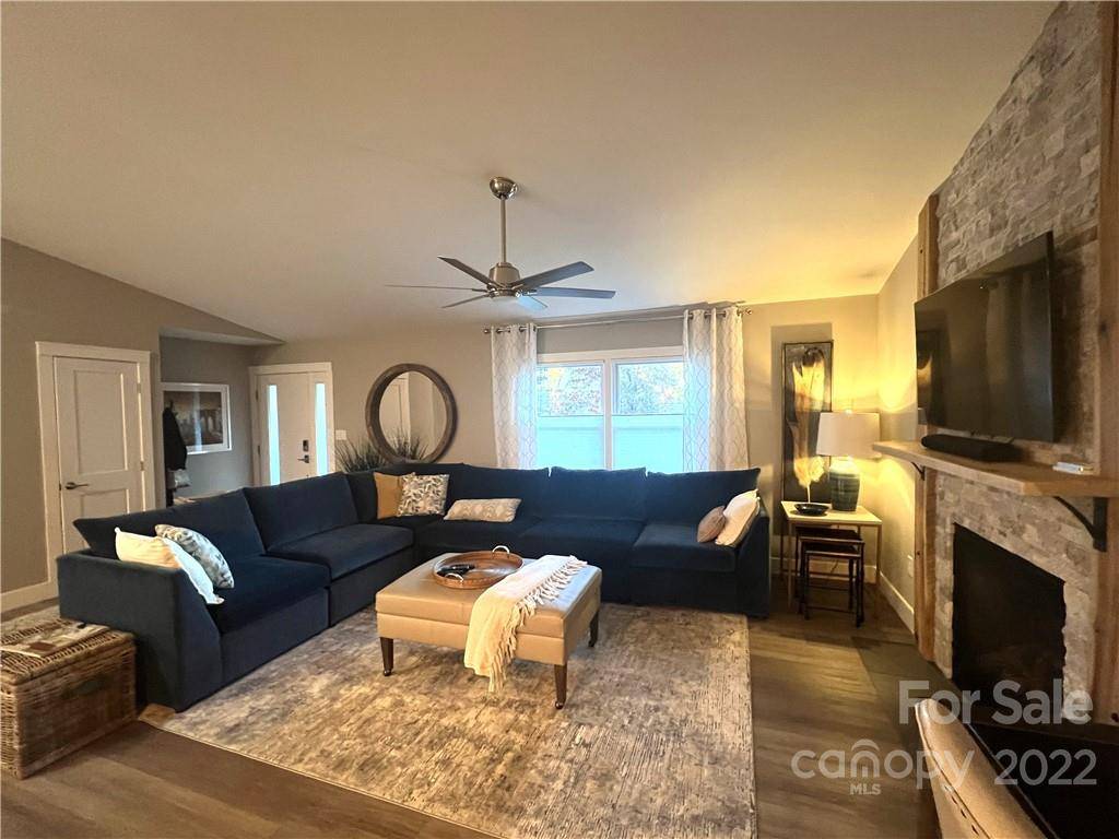 Fletcher, NC 28732,16 Timberleaf DR