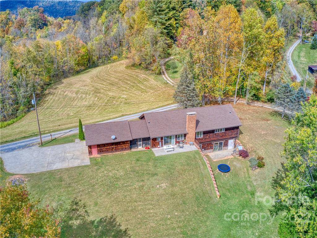 Canton, NC 28716,63 Hampshire LN