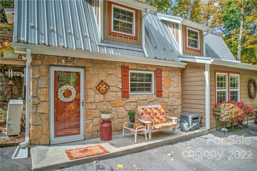 Maggie Valley, NC 28751,887 Locust DR