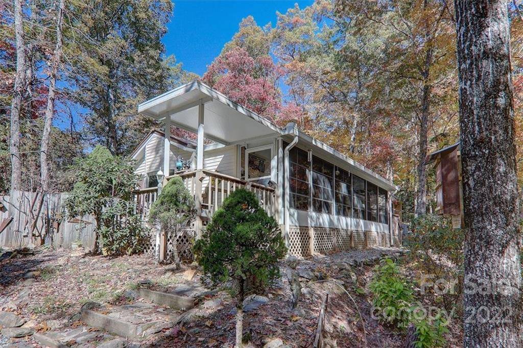 Whittier, NC 28789,303 Woodland Hills DR