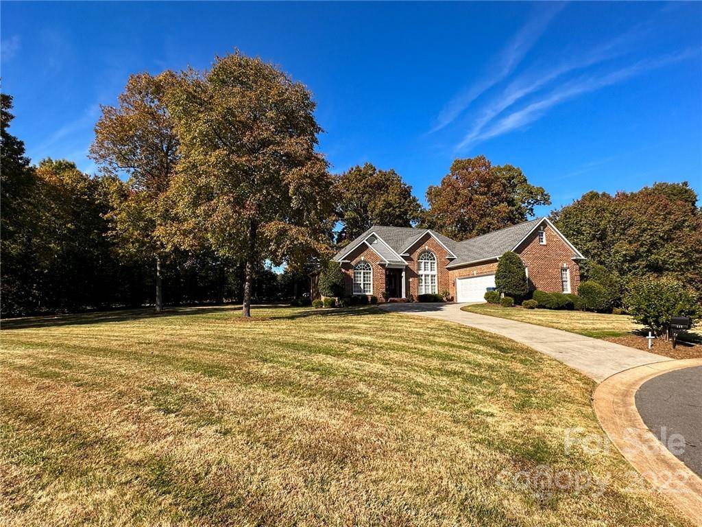 Hickory, NC 28601,117 Linkside LN