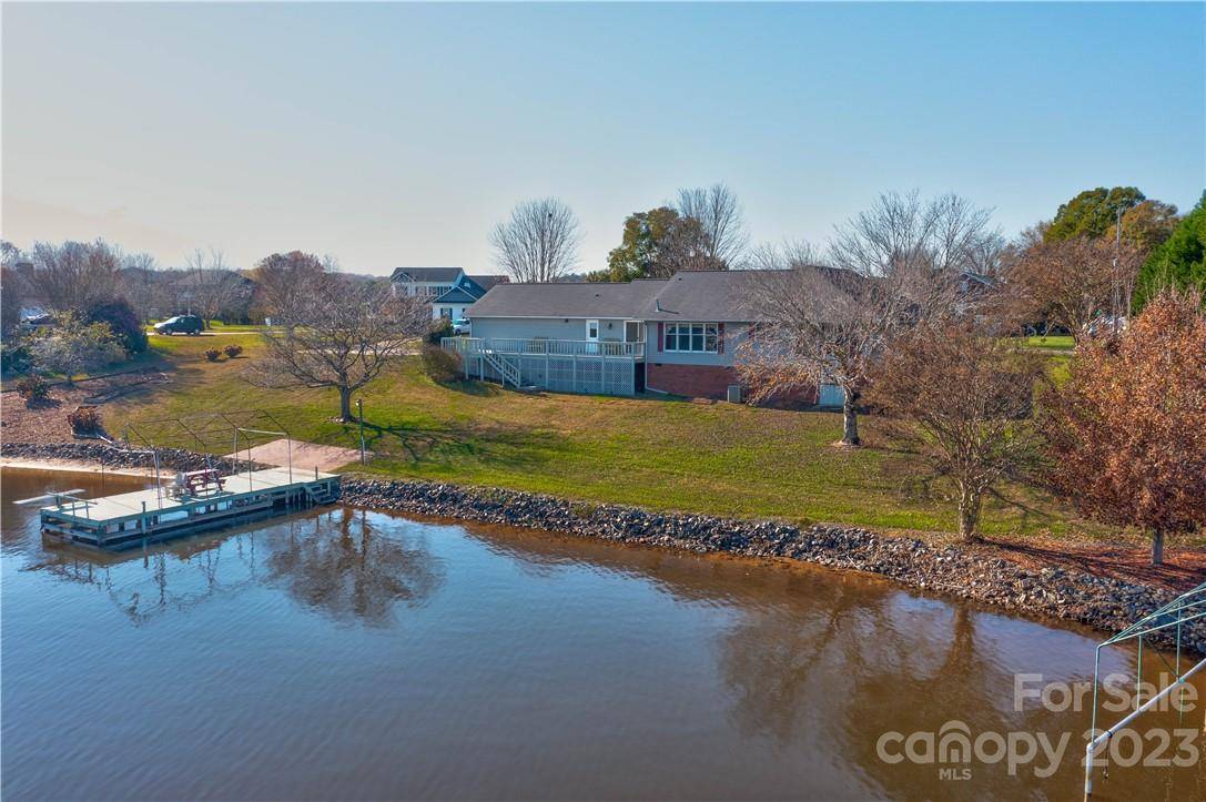 Cherryville, NC 28021,177 N Shore DR