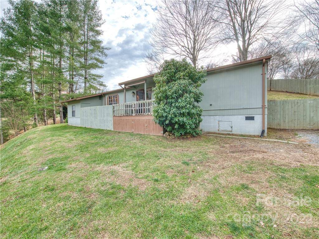 Waynesville, NC 28785,277 Country LN