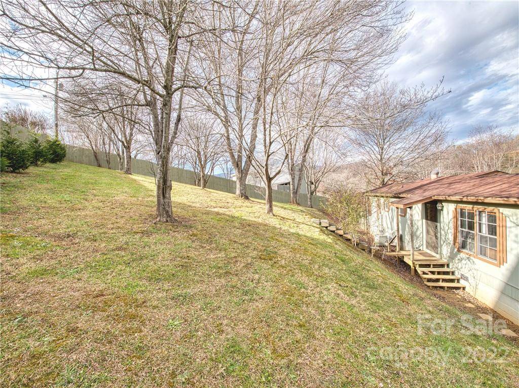 Waynesville, NC 28785,277 Country LN