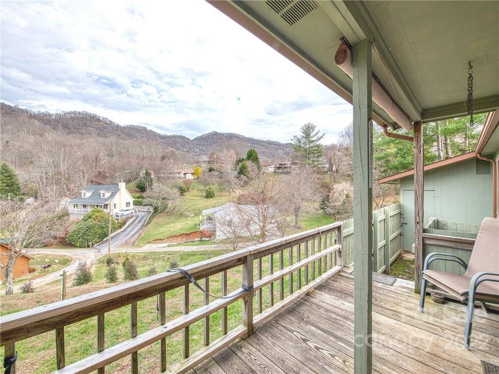 Waynesville, NC 28785,277 Country LN