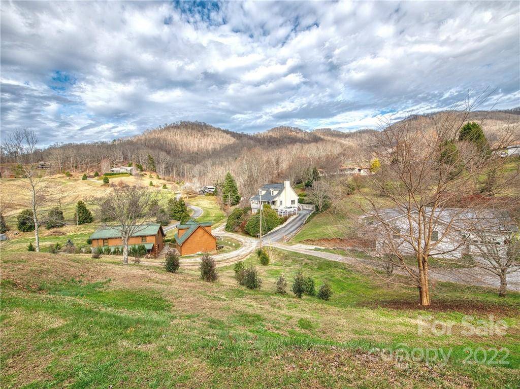 Waynesville, NC 28785,277 Country LN