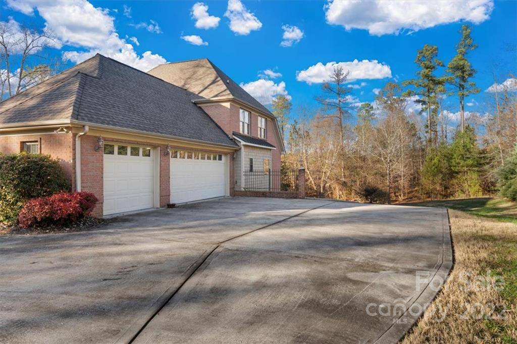 York, SC 29745,2561 Cozy Cove DR