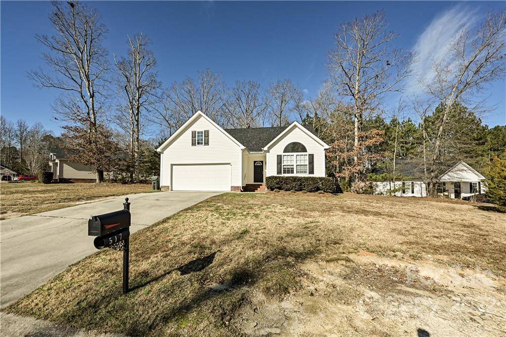 Clover, SC 29710,517 Kittiewake LN