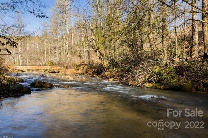 Purlear, NC 28665,368 Colony LN