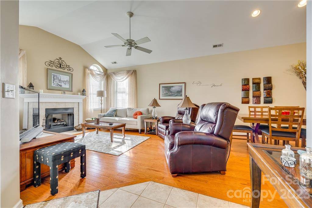 Tega Cay, SC 29708,750 Ledgestone CT